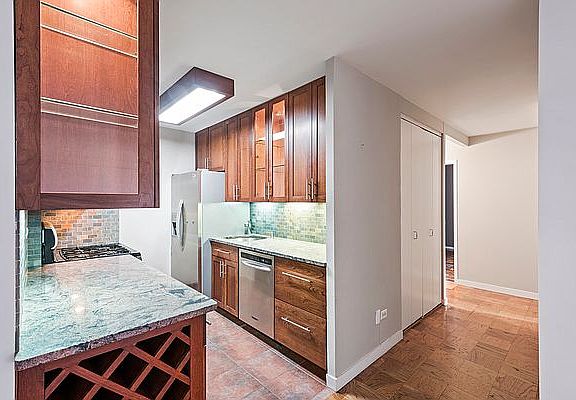 4th image of 275 W 96th St APT 5R