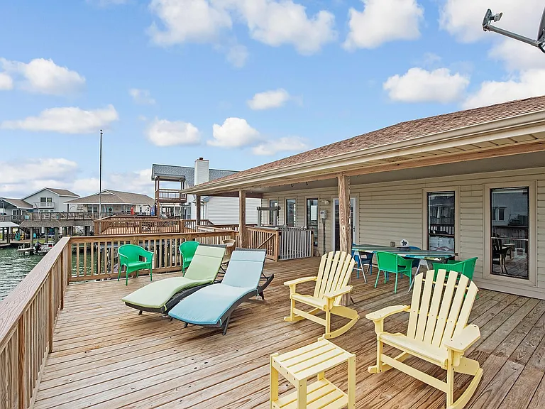 336 Admiral Cir — Photo 13