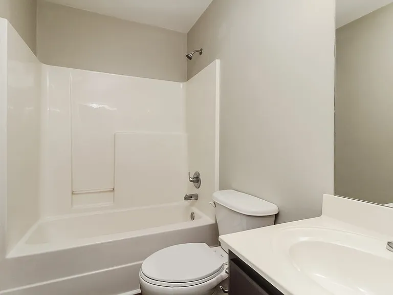 1126 Poplar Hollow Rd — Photo 16