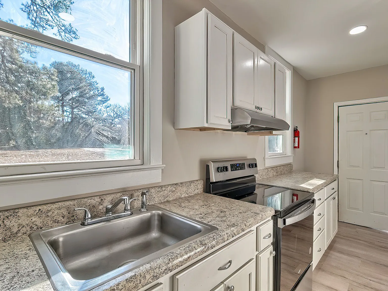 1 bed, 1.0 bath, 550 sqft, $1,100 — Photo 3