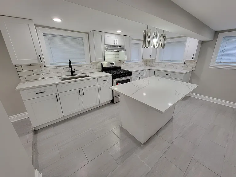 5521 W 63rd Pl — Photo 2