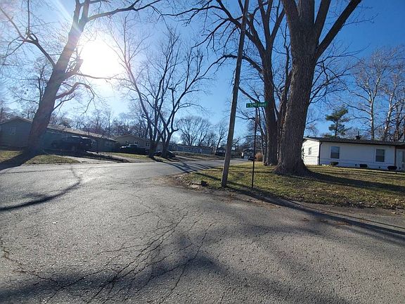 4th image of 2720 S 52nd Ct