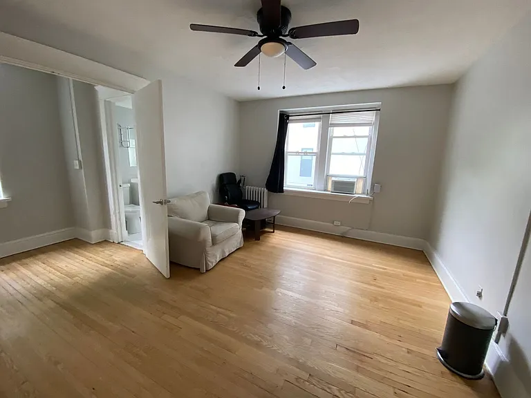 100 Howe Street — Photo 57