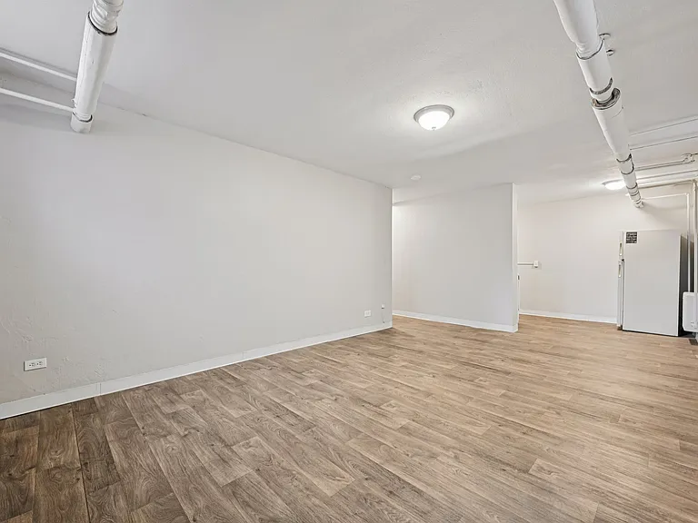 South Josephine Apartments — Photo 13