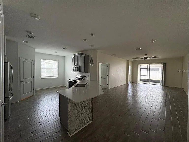 2710 Slash Way — Photo 2