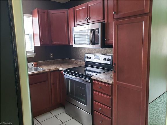5th image of 1427 Old Hickory Dr