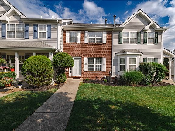 4th image of 222 Castle Creek Dr