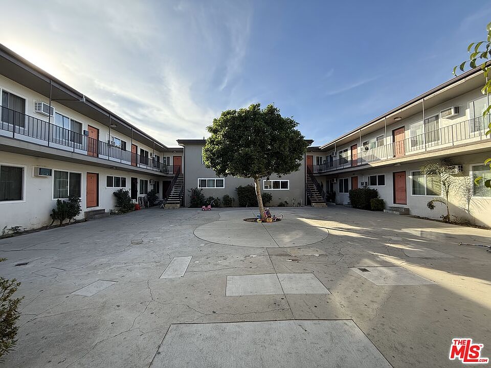 2nd image of 7237 Variel Ave