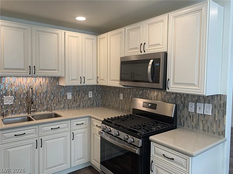 424 Pine Haven St #106 — Photo 1