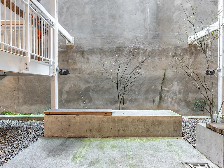 319 Queen Anne Ave N #104 — Photo 34