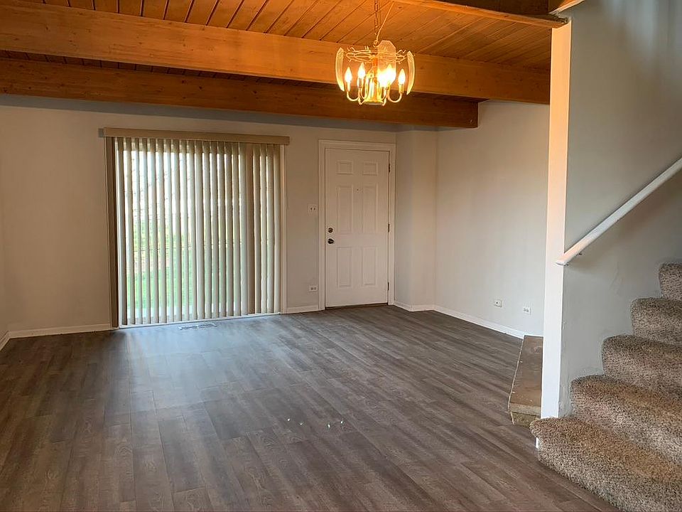 1st image of 318 Meadow Green Ln