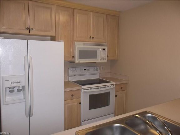 3rd image of 623 Ironwood Dr