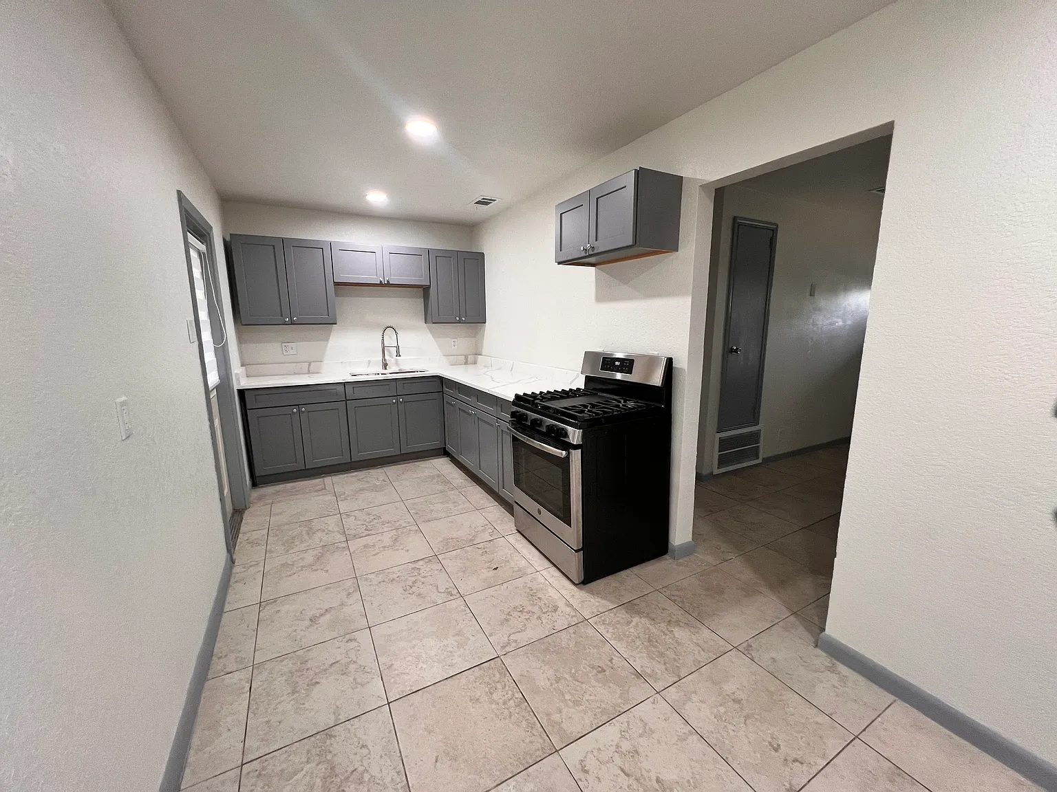 4 bed, 1388 sqft, $2,150 — Photo 2