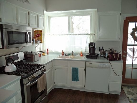 4th image of 850 E Centerway