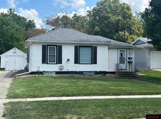 806 2nd St NW, Waseca, MN 56093