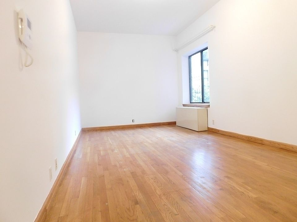 1st image of 455 W 46th St #4M