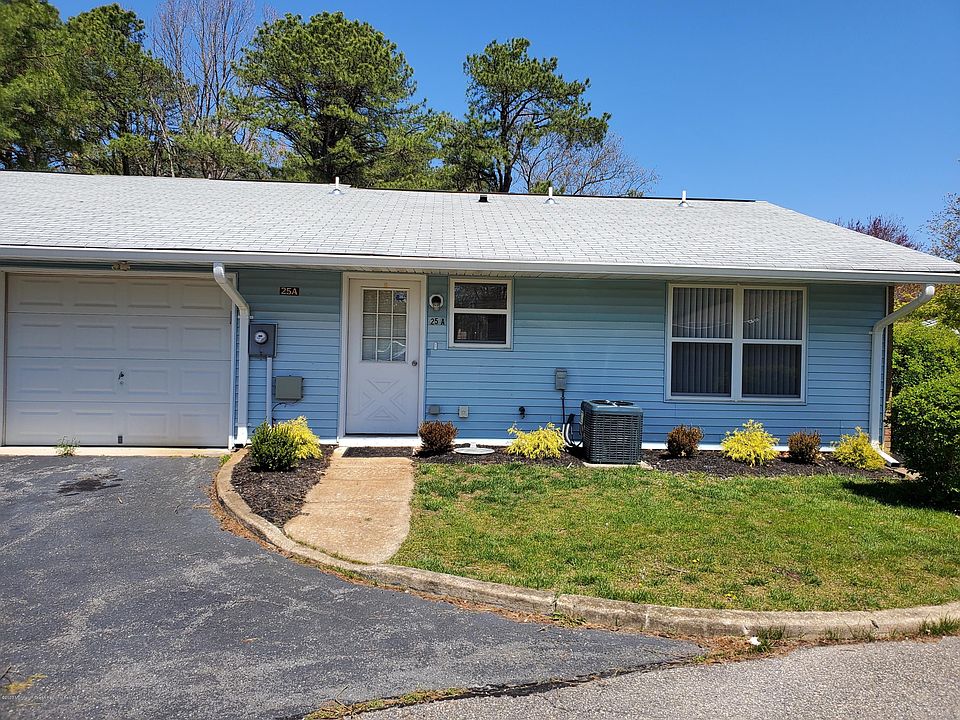1st image of 25A Buckingham Dr