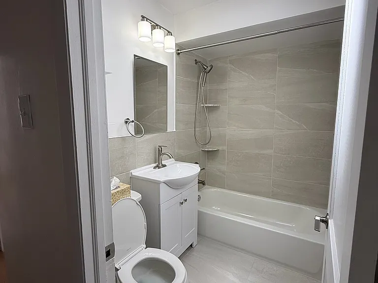 6805 Oakland St — Photo 11