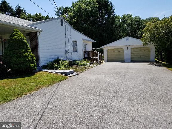 2nd image of 116 Farmhouse Ln