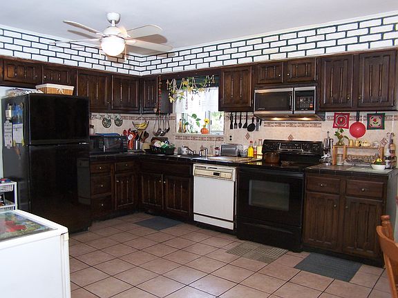 2nd image of 16 Daell Ln