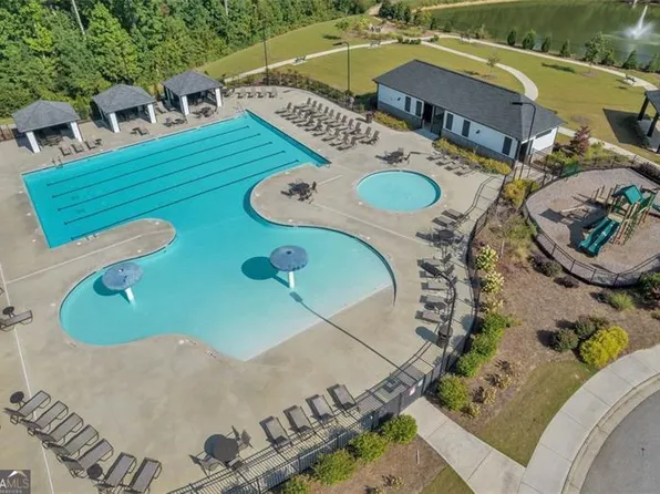 2942 Hawthorn Farm Blvd, Loganville, GA 30052