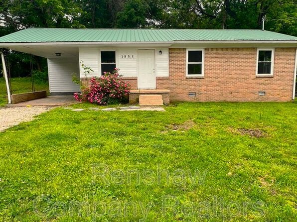 1833 Ayers St, Dyersburg, TN 38024