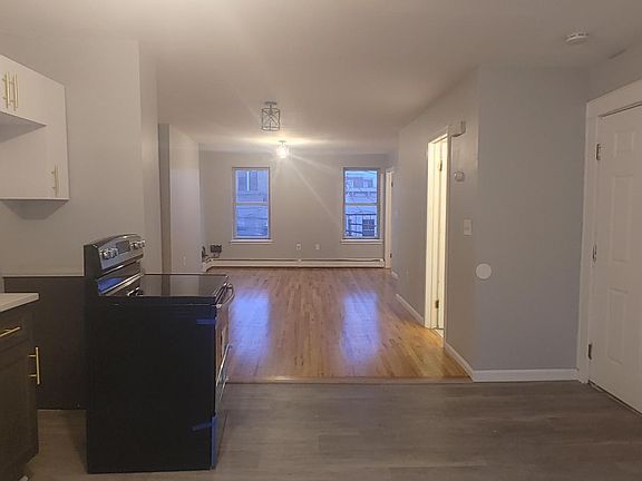 2nd image of 159 Ann St #B