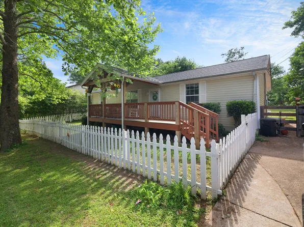 2124 Powell Rd, Clarksville, TN 37043