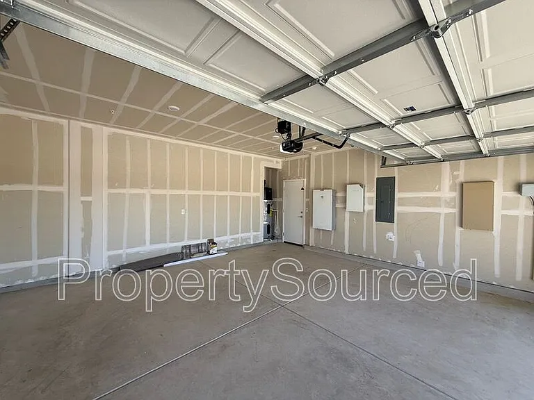 1336 N Martorella Ave — Photo 66