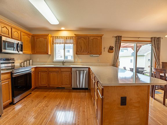 3rd image of 2014 NW Parkridge Dr