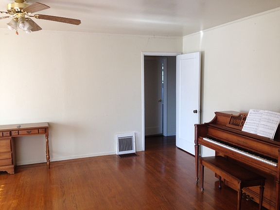 3rd image of 928 Ventura St