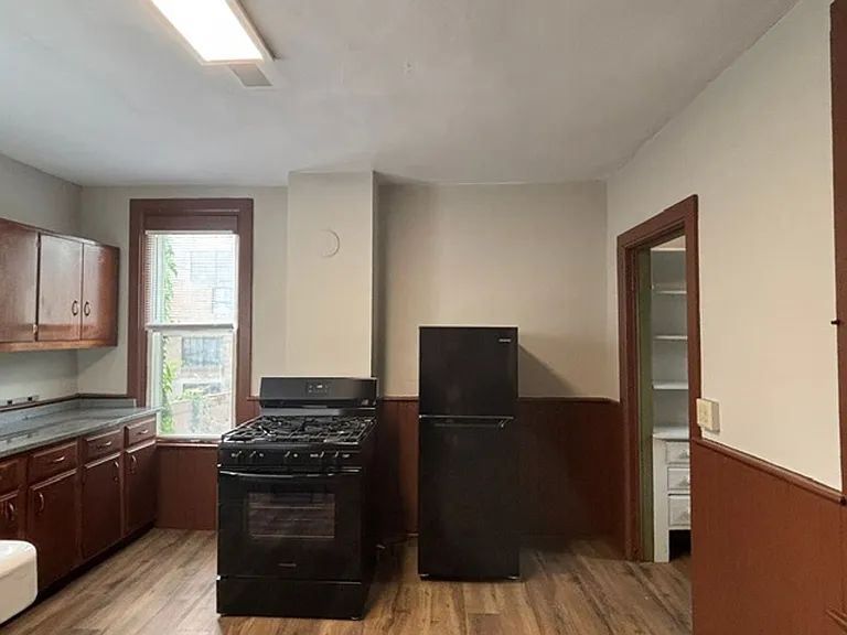 375 Erie Street — Photo 10