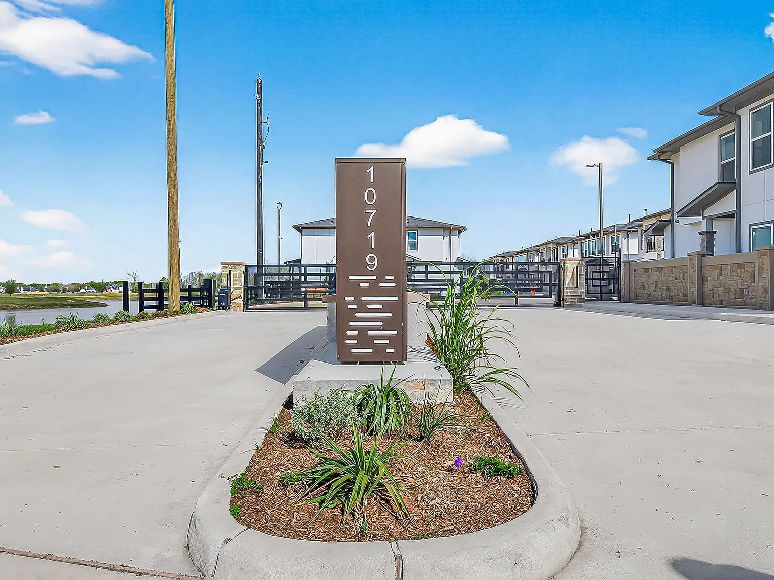 La Vista Richmond Town Homes — Photo 3