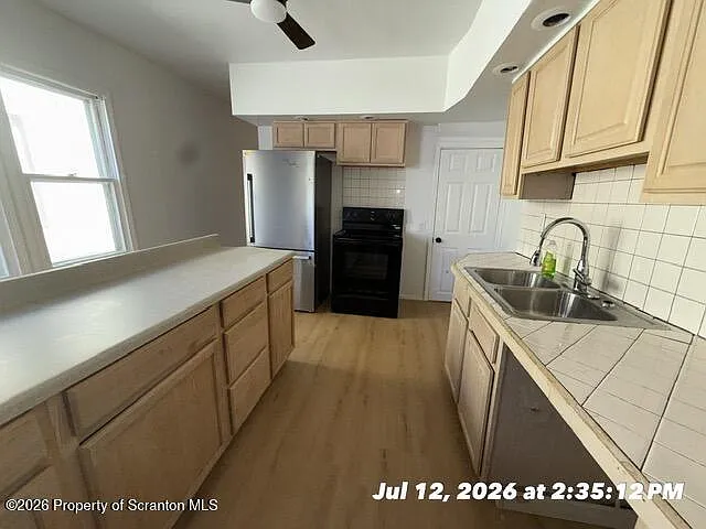 1429 N Main Ave — Photo 6