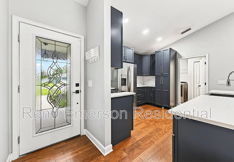 116 W 5th St — Photo 3