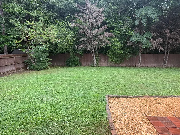 2360 Sargent Daly Dr — Photo 20