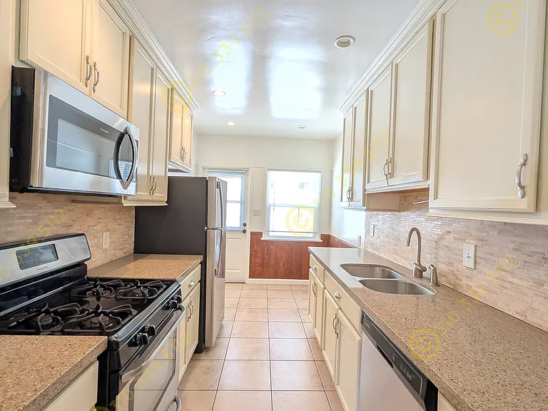 2400 Grandview Ave — Photo 16