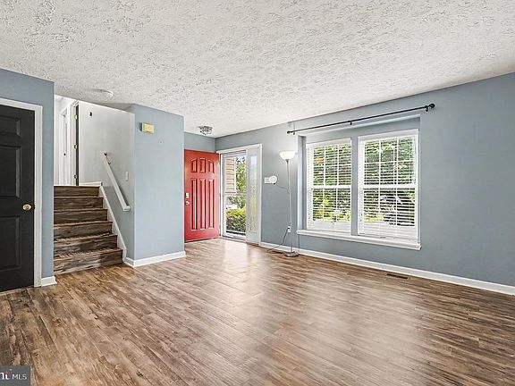 5th image of 504 E Craighill Channel Dr