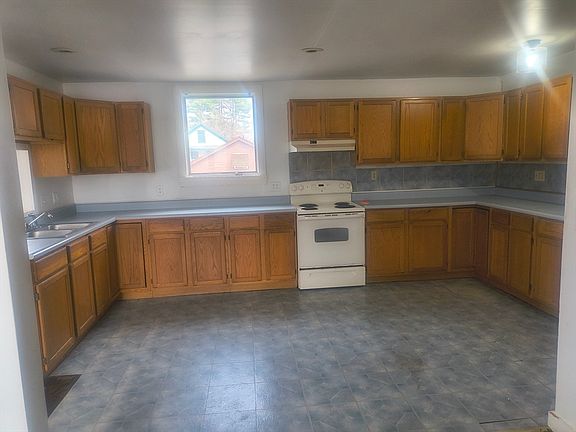5th image of 6 Maple St