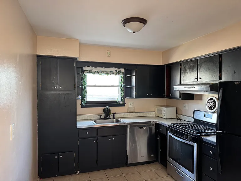 108 Evergreen St #2 — Photo 7