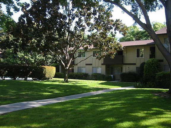 solid HOA, play area pool, exercise room