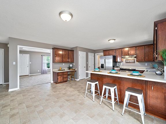 4th image of 639 Ashley Oaks Dr