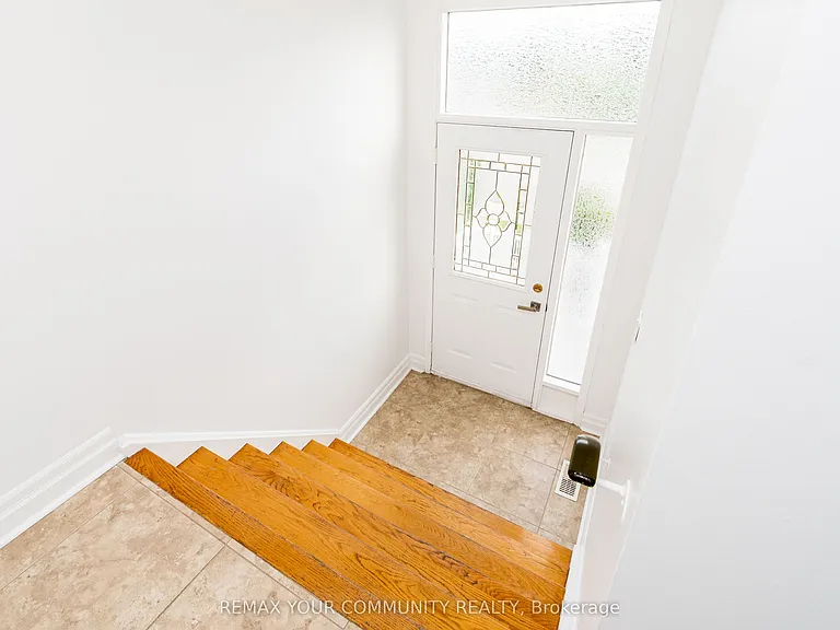 20 Terra Rd #UPPER — Photo 2