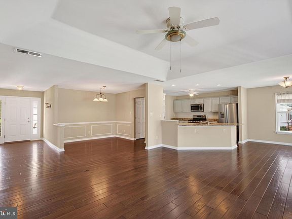4th image of 11 Ancient Oak Dr