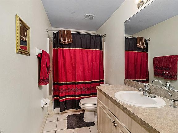 4th image of 2401/2403 Lantana Ave #2403