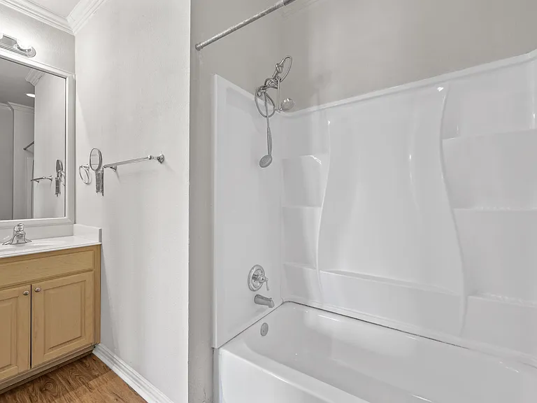 4404 Honfleur Ct — Photo 31