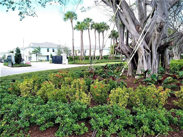1851 Sandpiper Pointe Pl #1851 — Photo 4