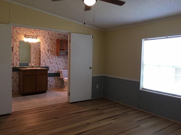 3rd image of 263 Caroline Dr