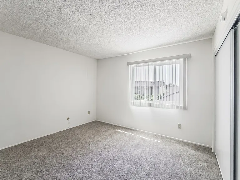 Large 2 bedroom Apartment in Clairemont — Photo 26