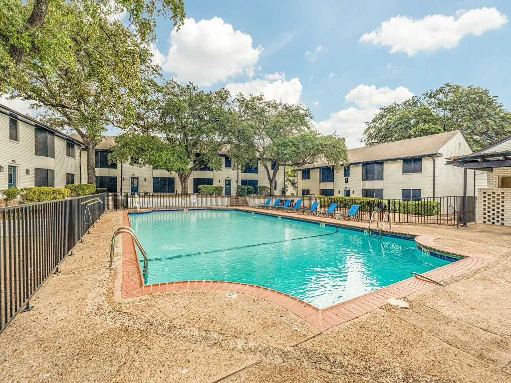 The Landmark at Alamo Heights — Photo 4